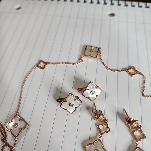 Mother of Pearl Flower Necklace and Sterling Silver and 2 pair of earrings set - Picture 4 of 7